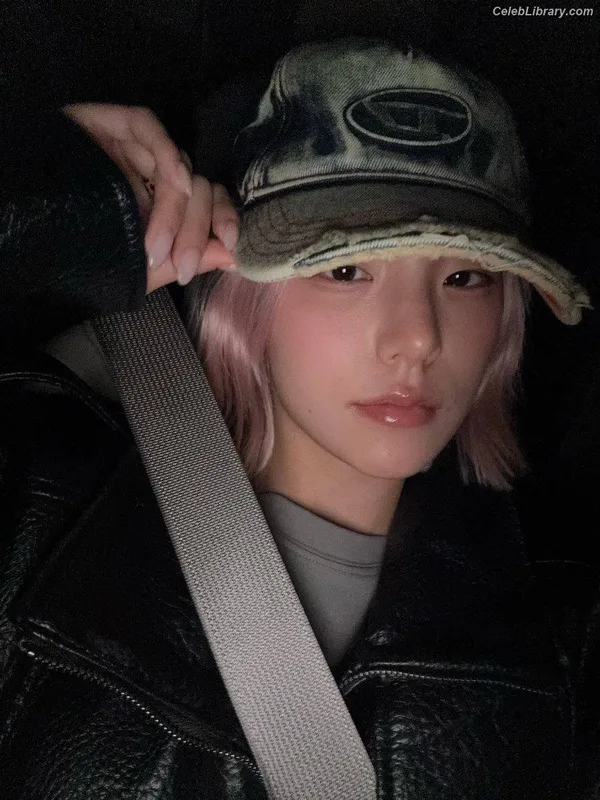 Yeji - ITZY (예지, Hwang Ye-ji) photo 2 of 1028