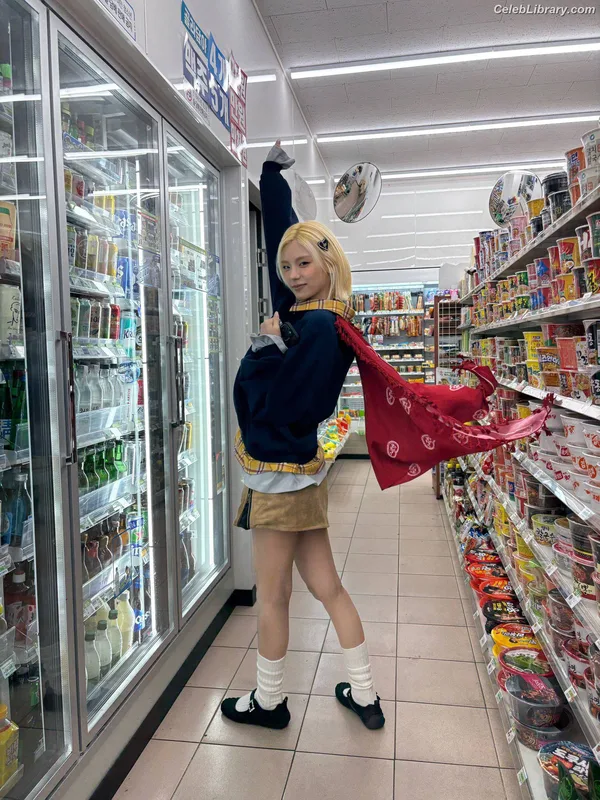 Yeji - ITZY (예지, Hwang Ye-ji) photo 7 of 1028