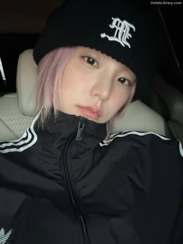 Yeji - ITZY (예지, Hwang Ye-ji) photo 1 of 1028