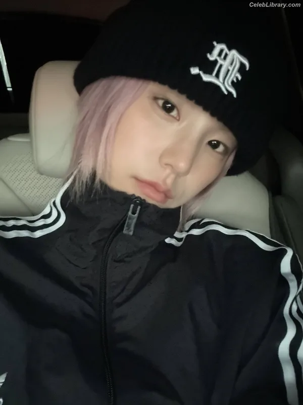 Yeji - ITZY (예지, Hwang Ye-ji) photo 2 of 1028