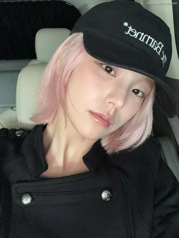 Yeji - ITZY (예지, Hwang Ye-ji) photo 10 of 1028