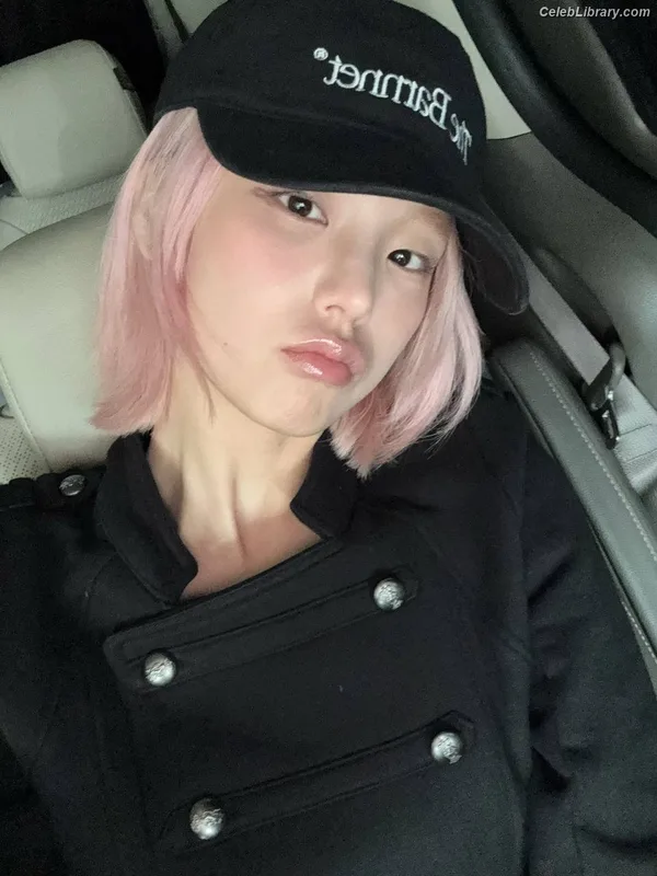 Yeji - ITZY (예지, Hwang Ye-ji) photo 11 of 1028