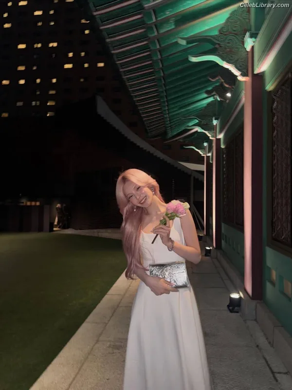 Yeji - ITZY (예지, Hwang Ye-ji) photo 16 of 1028