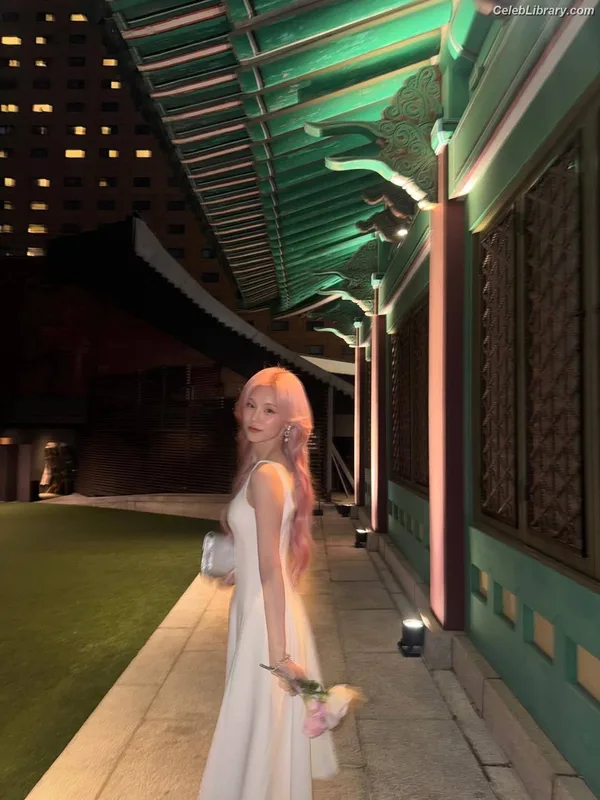 Yeji - ITZY (예지, Hwang Ye-ji) photo 18 of 1028