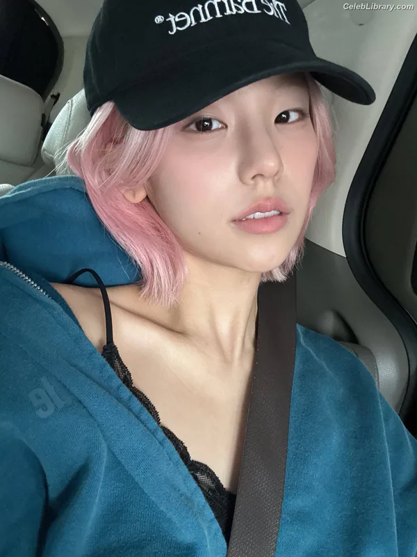 Yeji - ITZY (예지, Hwang Ye-ji) photo 1 of 1028