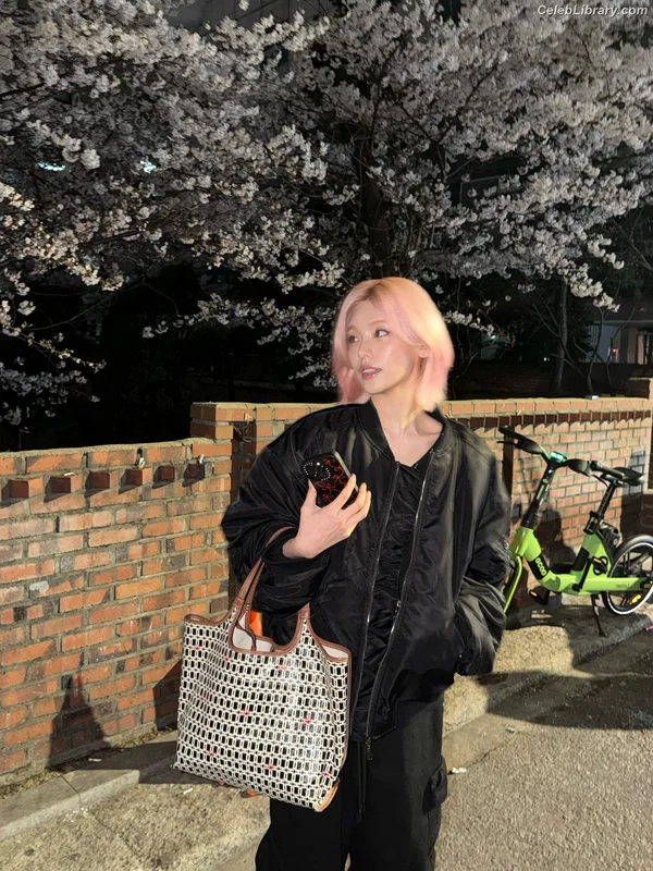 Yeji - ITZY (예지, Hwang Ye-ji) photo 5 of 1028