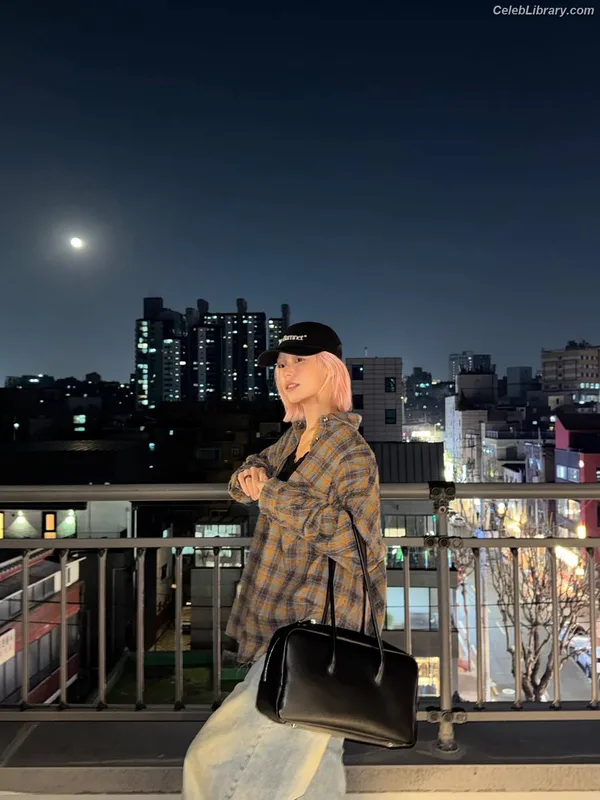 Yeji - ITZY (예지, Hwang Ye-ji) photo 11 of 1028