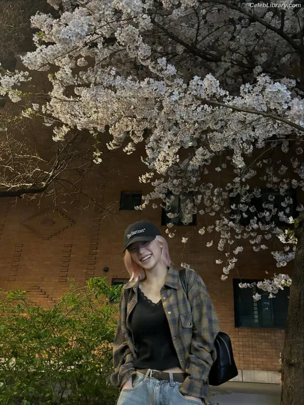 Yeji - ITZY (예지, Hwang Ye-ji) photo 12 of 1028