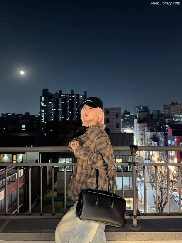 Yeji - ITZY (예지, Hwang Ye-ji) photo 13 of 1028