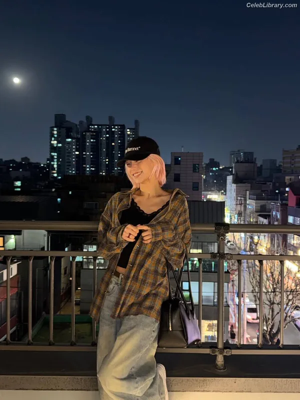 Yeji - ITZY (예지, Hwang Ye-ji) photo 14 of 1028