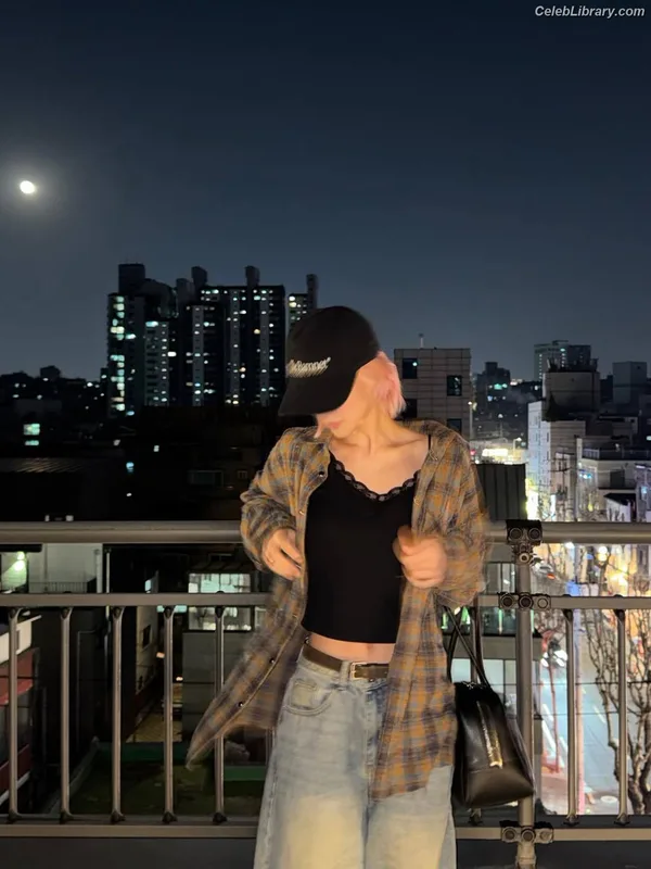 Yeji - ITZY (예지, Hwang Ye-ji) photo 15 of 1028