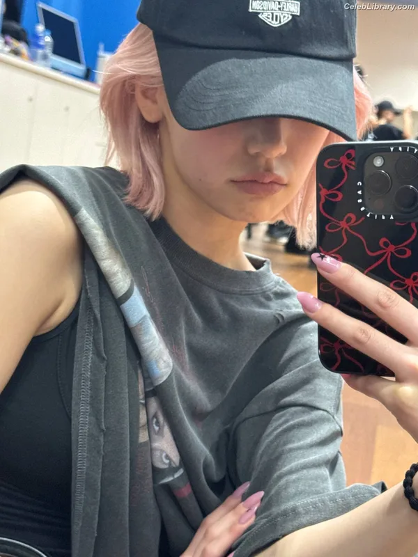 Yeji - ITZY (예지, Hwang Ye-ji) photo 17 of 1028
