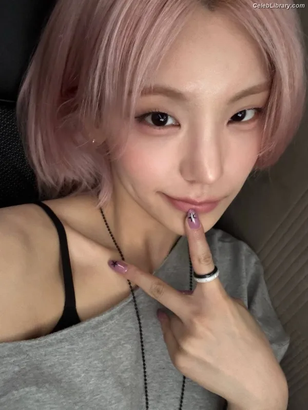 Yeji - ITZY (예지, Hwang Ye-ji) photo 18 of 1028