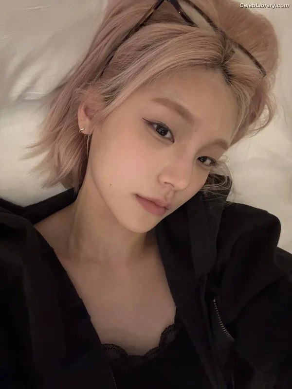 Yeji - ITZY (예지, Hwang Ye-ji) photo 22 of 1028