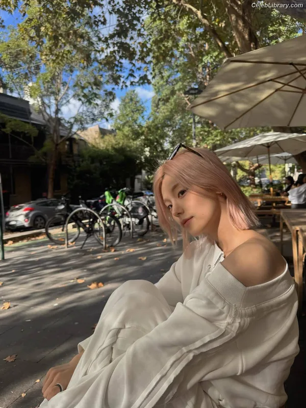 Yeji - ITZY (예지, Hwang Ye-ji) photo 24 of 1028