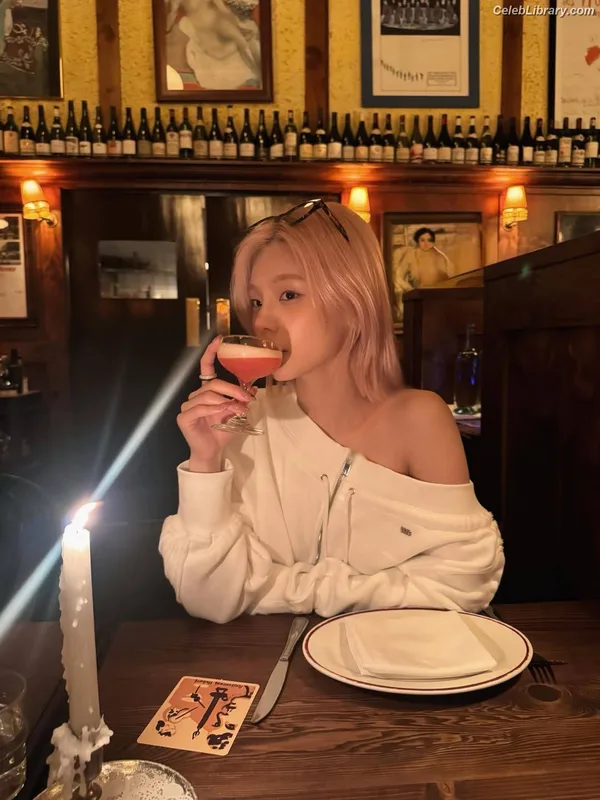 Yeji - ITZY (예지, Hwang Ye-ji) photo 8 of 1028