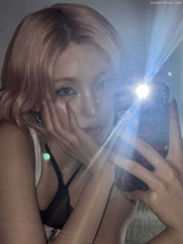 Yeji - ITZY (예지, Hwang Ye-ji) photo 13 of 1028