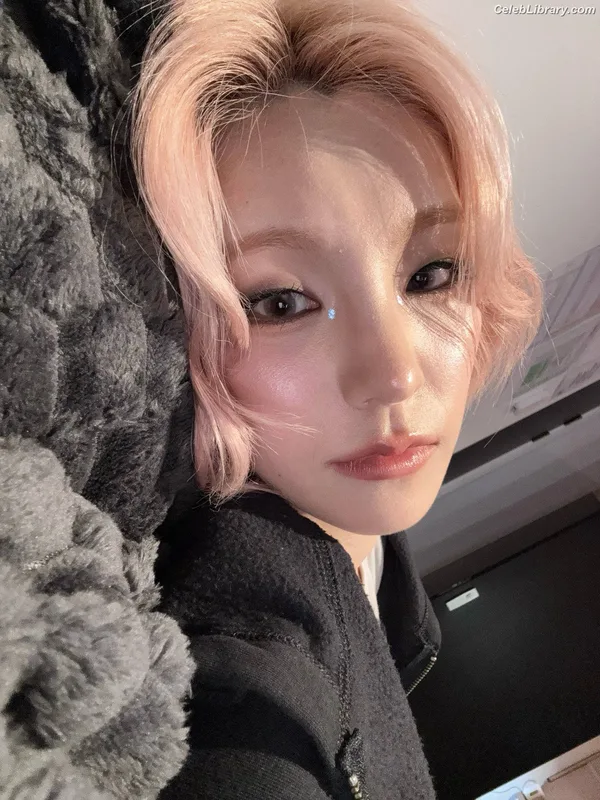 Yeji - ITZY (예지, Hwang Ye-ji) photo 15 of 1028