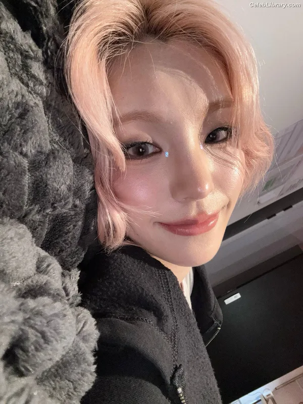 Yeji - ITZY (예지, Hwang Ye-ji) photo 17 of 1028