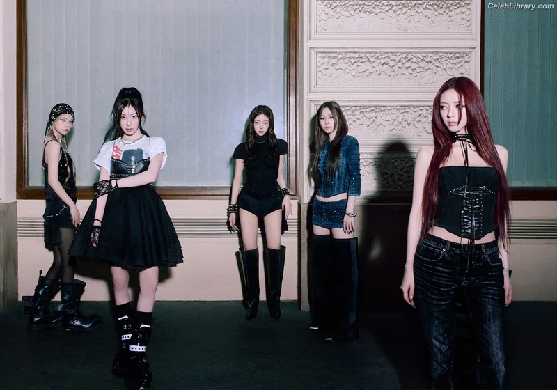Yeji - ITZY (예지, Hwang Ye-ji) photo 2 of 1028