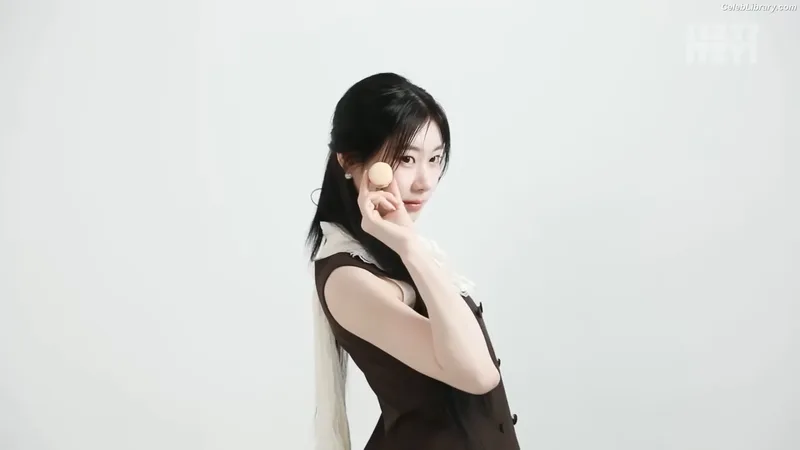 Yeji - ITZY (예지, Hwang Ye-ji) photo 24 of 1028