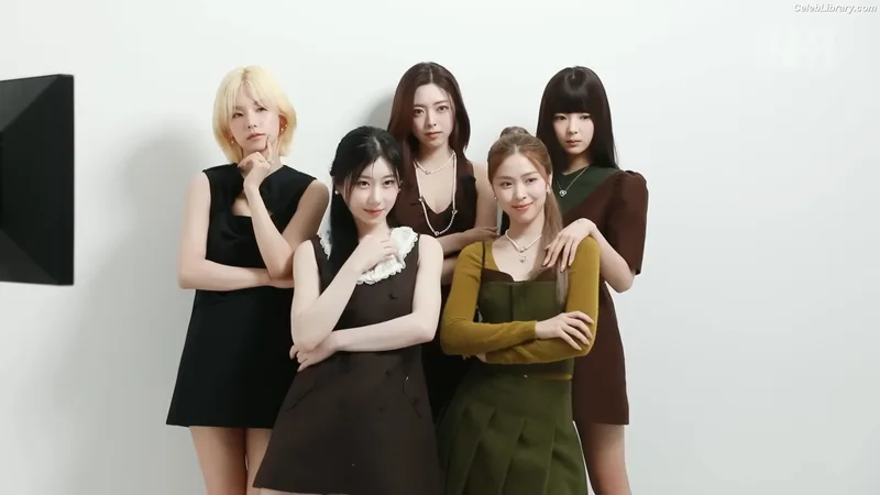 Yeji - ITZY (예지, Hwang Ye-ji) photo 4 of 1028