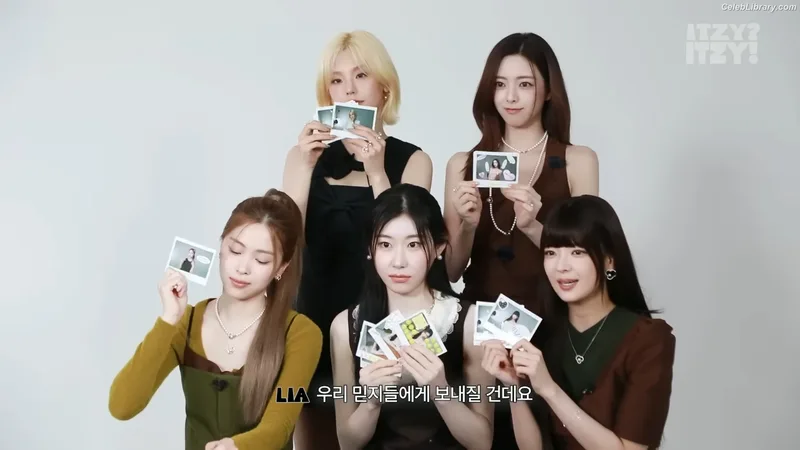 Yeji - ITZY (예지, Hwang Ye-ji) photo 9 of 1028