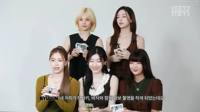 Yeji - ITZY (예지, Hwang Ye-ji) photo 10 of 1028
