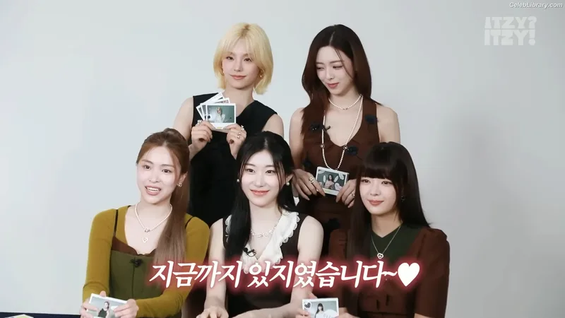 Yeji - ITZY (예지, Hwang Ye-ji) photo 12 of 1028