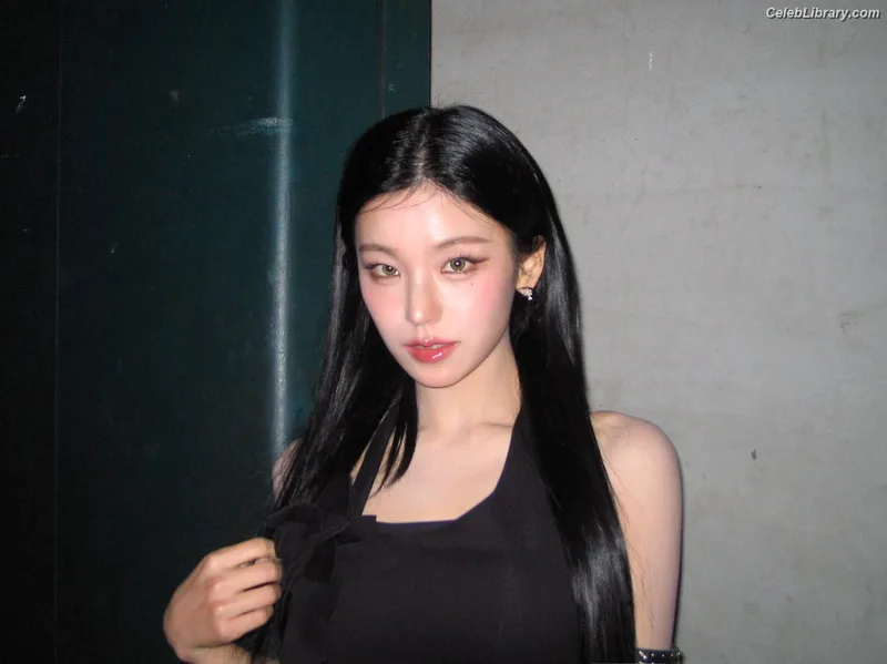 Yeji - ITZY (예지, Hwang Ye-ji) photo 19 of 1028