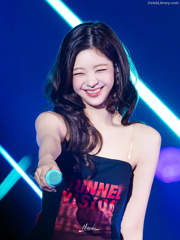 Yeji - ITZY (예지, Hwang Ye-ji) photo 23 of 1028