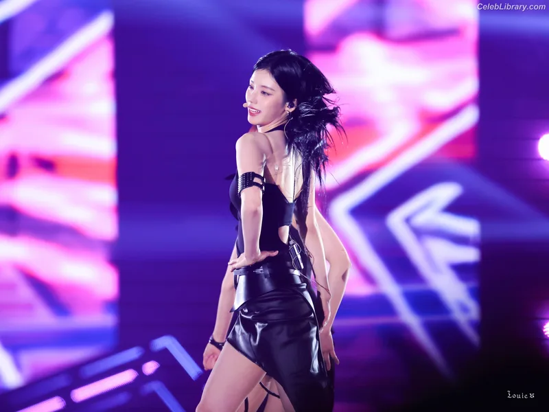 Yeji - ITZY (예지, Hwang Ye-ji) photo 1 of 1028