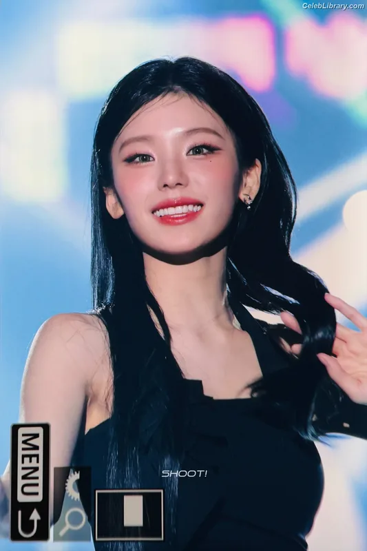 Yeji - ITZY (예지, Hwang Ye-ji) photo 10 of 1028