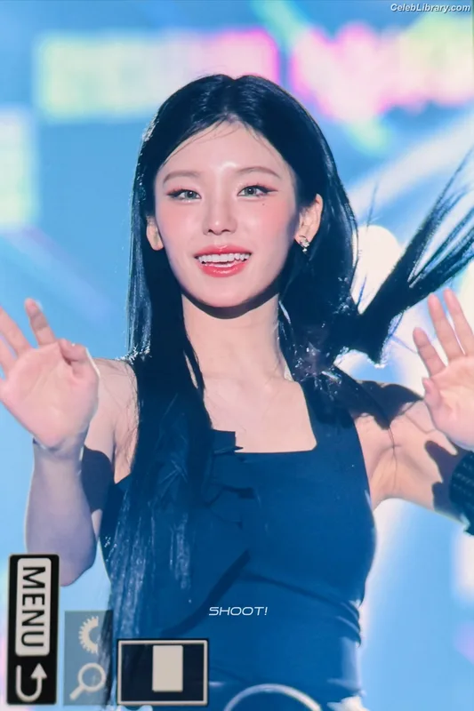 Yeji - ITZY (예지, Hwang Ye-ji) photo 12 of 1028
