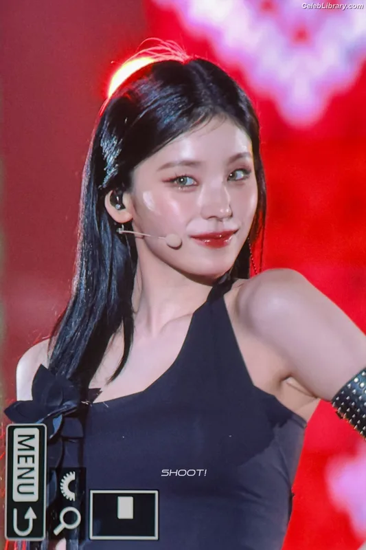 Yeji - ITZY (예지, Hwang Ye-ji) photo 14 of 1028