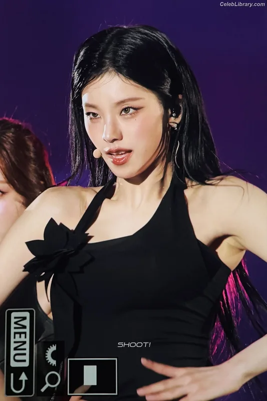 Yeji - ITZY (예지, Hwang Ye-ji) photo 16 of 1028
