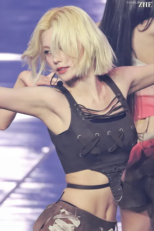 Yeji - ITZY (예지, Hwang Ye-ji) photo 6 of 1028