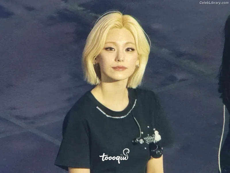Yeji - ITZY (예지, Hwang Ye-ji) photo 11 of 1028