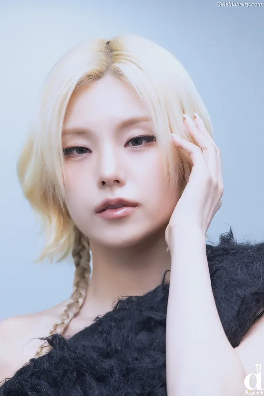 Yeji - ITZY (예지, Hwang Ye-ji) photo 19 of 1028