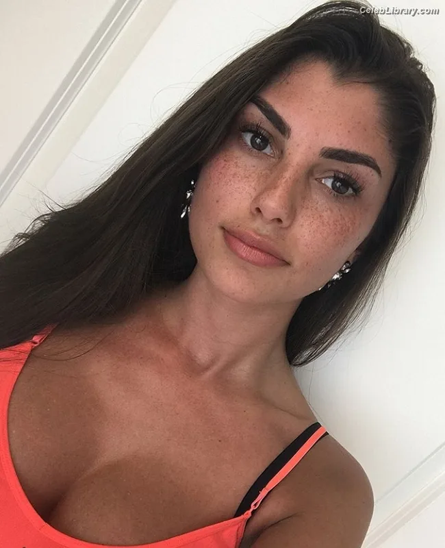 Yeliz Koc photo 4 of 61
