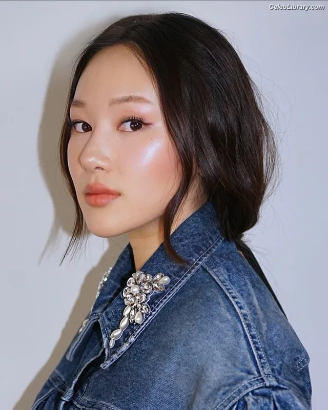 Yerin Ha photo 4 of 49