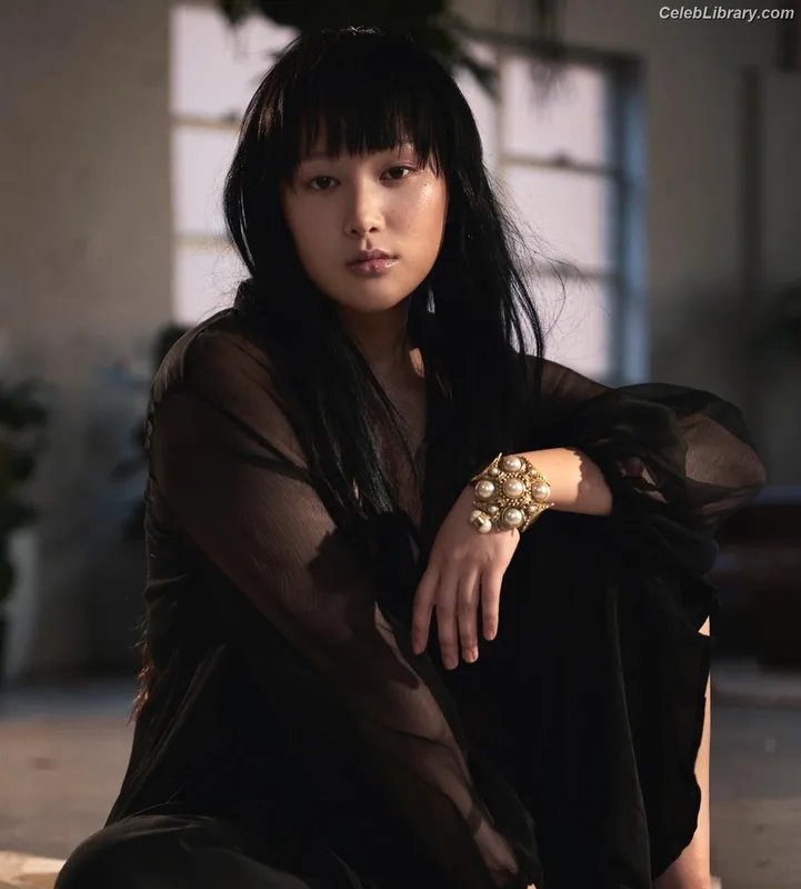 Yerin Ha photo 9 of 49