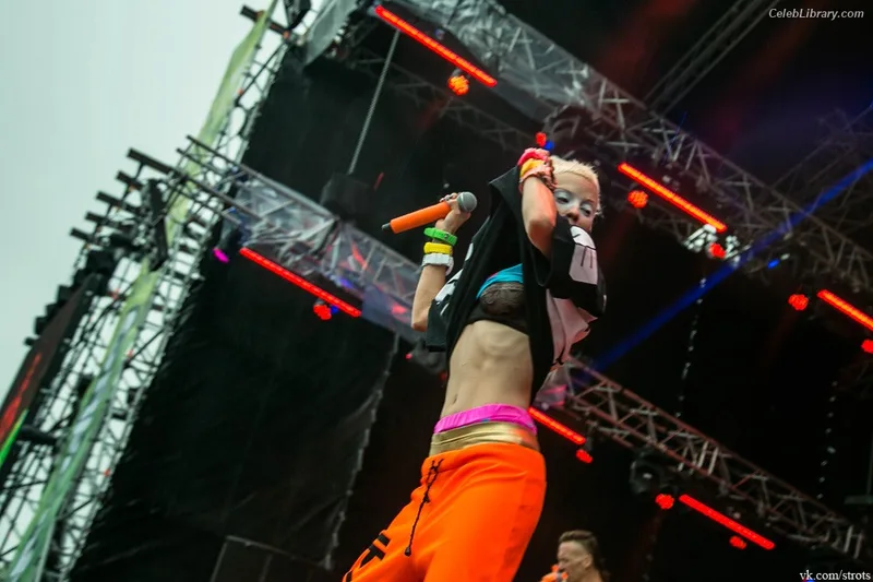 Yolandi Visser photo 3 of 252