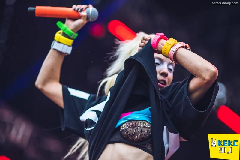 Yolandi Visser photo 16 of 252