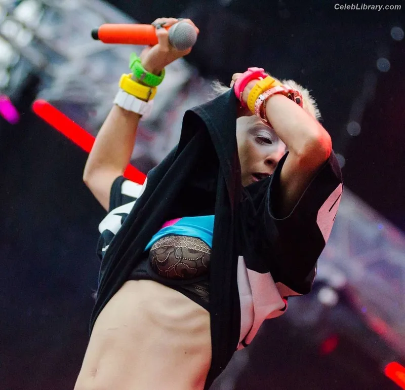 Yolandi Visser photo 13 of 252