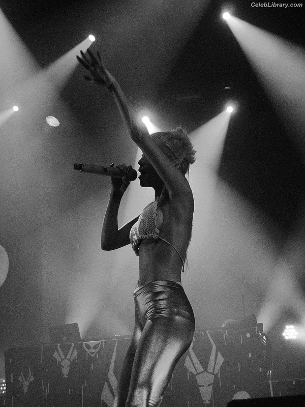 Yolandi Visser photo 6 of 252