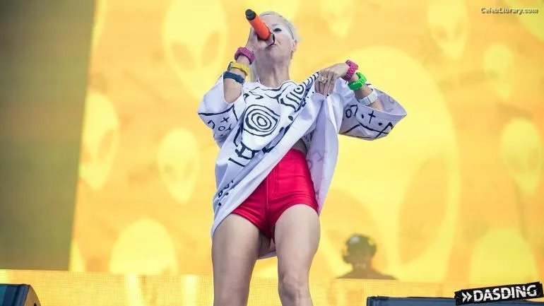 Yolandi Visser photo 14 of 252