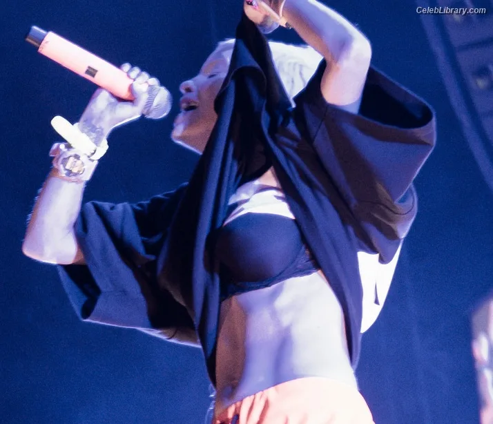 Yolandi Visser photo 8 of 252
