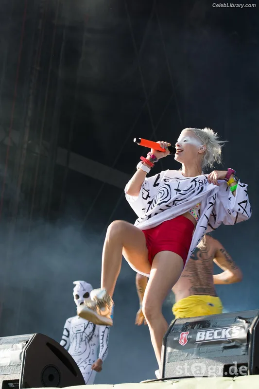 Yolandi Visser photo 18 of 252