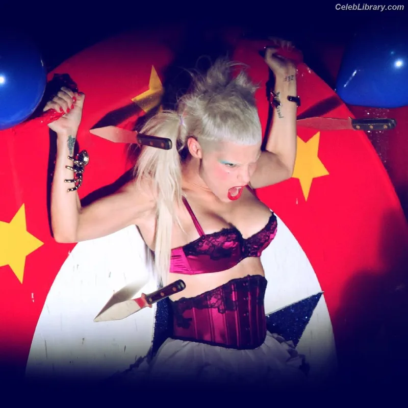 Yolandi Visser photo 2 of 252
